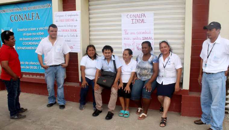 En Izabal los trabajadores de Conalfa en Puerto Barrios se unieron al paro nacional. (Foto Prensa Libre: Dony Stewart)