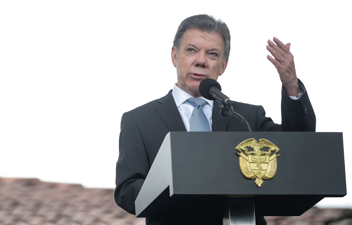 Presidente de Colombia, Juan Manuel Santos, dijo que la dejación de armas es parte del cumplimiento de los acuerdos de paz. (Foto Prensa Libre: AFP)