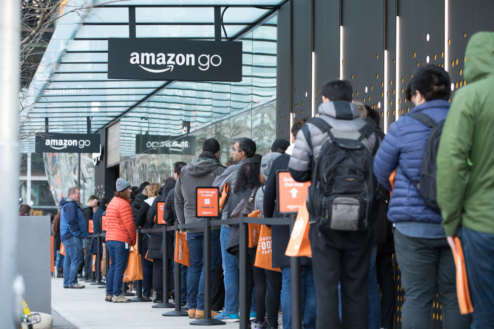 Mientras Apple se estancaban, Amazon experimentaba uno de los períodos con mejores ganancias. (FOTO: Prensa Libre: Shutterstock)