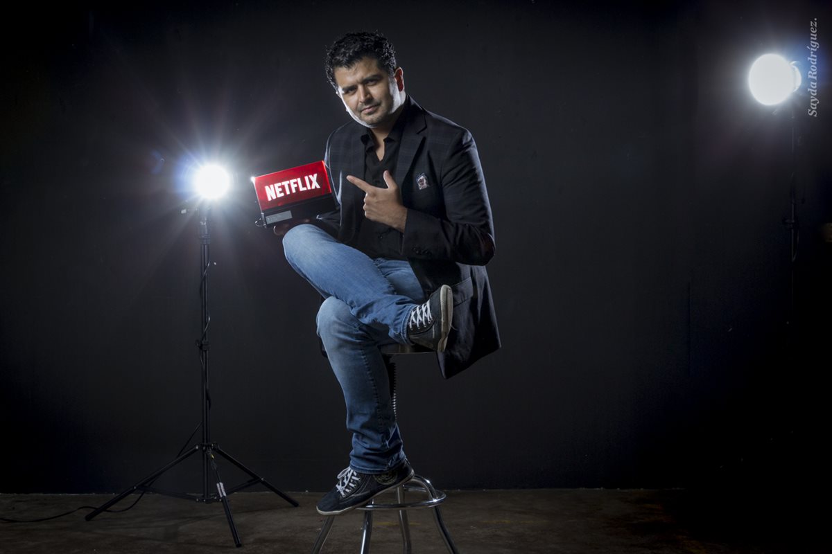 El cineasta guatemalteco Kenneth Müller, radica actualmente en México y es ganador del premio Netflix con la película 12 segundos. (Foto Prensa Libre: Cortesía Sayda Rodríguez)
