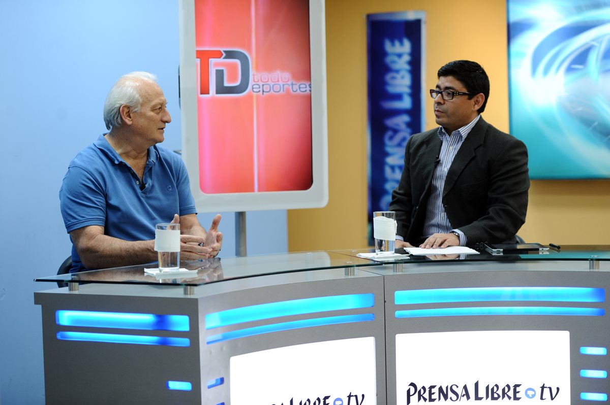 Luis Rosito habla con Fernando López, Coeditor de TodoDeportes en La EntrevistaTD(Foto Prensa Libre: Francisco Sánchez).