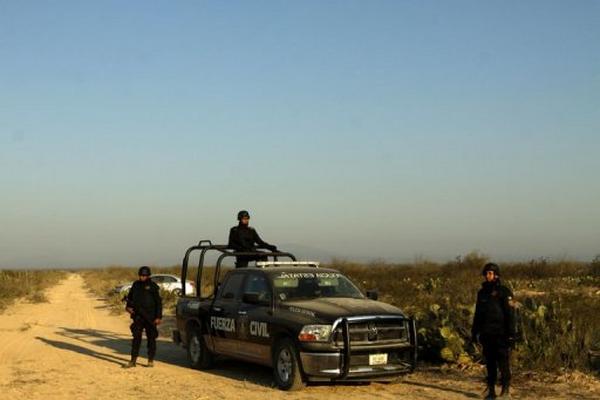 Policía de México halla cuerpos sin vida de 12 personas en Nuevo Léon el 28 de enero de 2013. (Foto Prensa Libre: AFP)