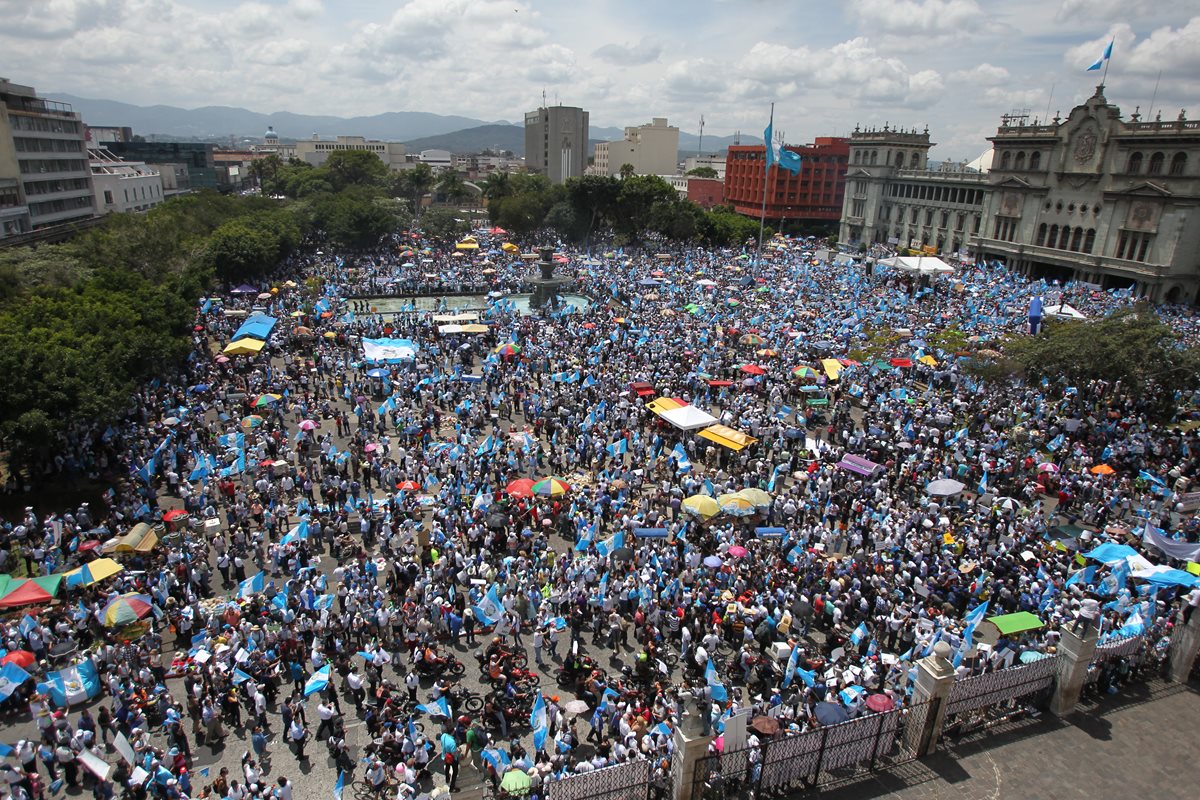 El paro nacional, efectuado el 27 de agosto de este año, concentró a más de 100 mil guatemaltecos en la Plaza de la Constitución. (Foto Prensa Libre: Hemeroteca PL)