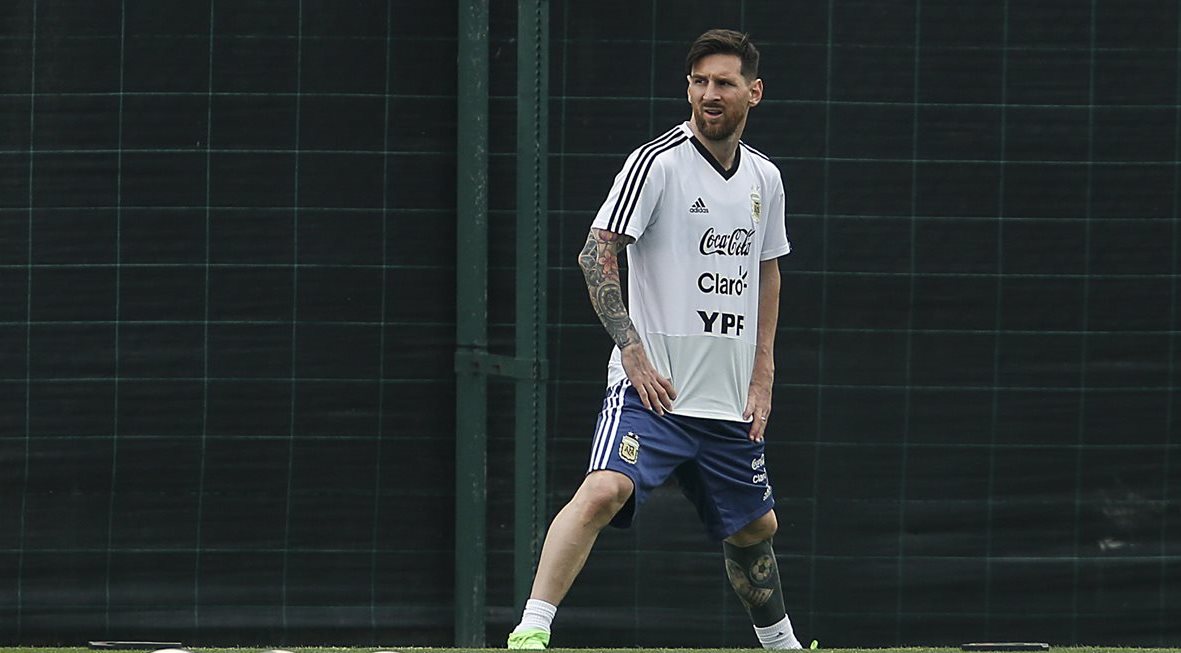 Lionel Messi no puede asegurar su futuro con la selección de Argentina. (Foto Prensa Libre: AFP)
