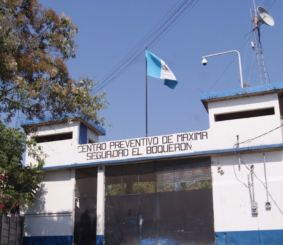 El pasado miércoles, cuatro reos de la cárcel de El Boquerón. (Foto Prensa Libre: Sistema Penitenciario)