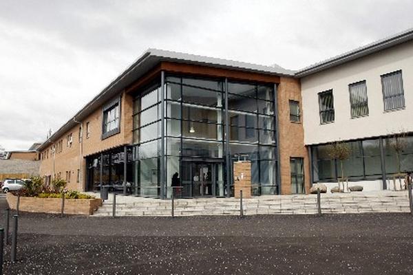 El Hospital Gartnavel Royal, en Glasgow, Scotland es el lugar donde está confinado el trabajador sanitario proveniente de Sierra Leona. (Foto Prensa Libre: AP). 