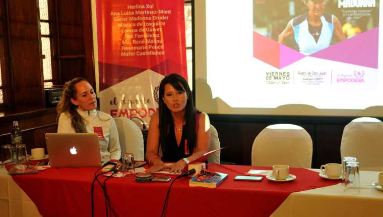La junta directiva de Poderosas, dio a conocer la conferencia el Deporte Empodera. (Foto Prensa Libre: Gloria Cabrera)