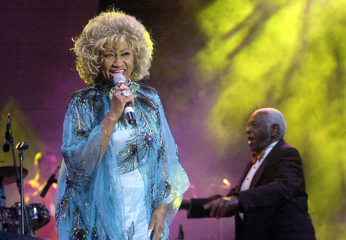 Celia Cruz, en un concierto en 2002 (Foto Prensa Libre: EPA/EFE).