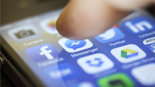 Facebook Messenger también incluye opciones específicas de privacidad. Por ejemplo, hacerte visible solo para algunos contactos. GETTY IMAGES