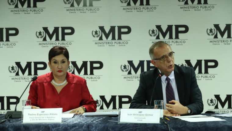 Thelma Aldana e Iván Velásquez durante la conferencia de prensa. (Foto Prensa Libre: Esbin García).