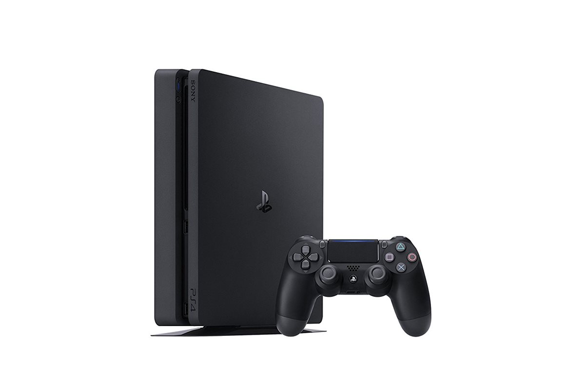 Si bien hay una versión actualizada, el PlayStation 4 Slim es una de los favoritos para los gamers (Foto Prensa Libre: Sony).