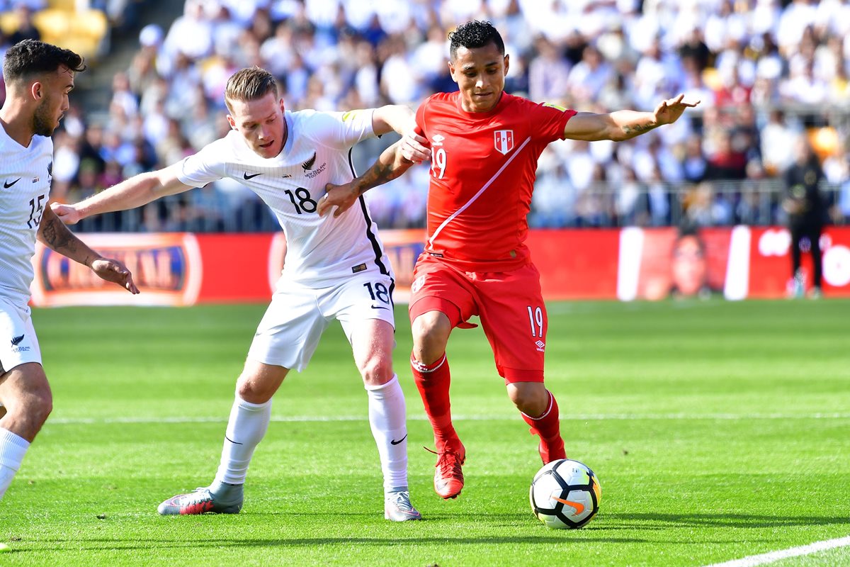 Solamente dos oportunidades claras de gol tuvo la selección de Perú en el empate sin goles contra Nueva Zelanda. (Foto Prensa Libre: AFP)