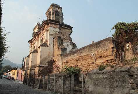 Ruinas de Concepción de Antigua, una de las cuales no ha tenido mantenimiento.