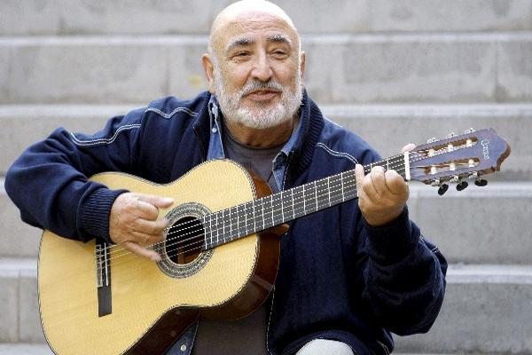El cantante catalán Peret murió a los 79 años en la clínica Quirón de Barcelona, España. (Foto Prensa Libre: EFE)