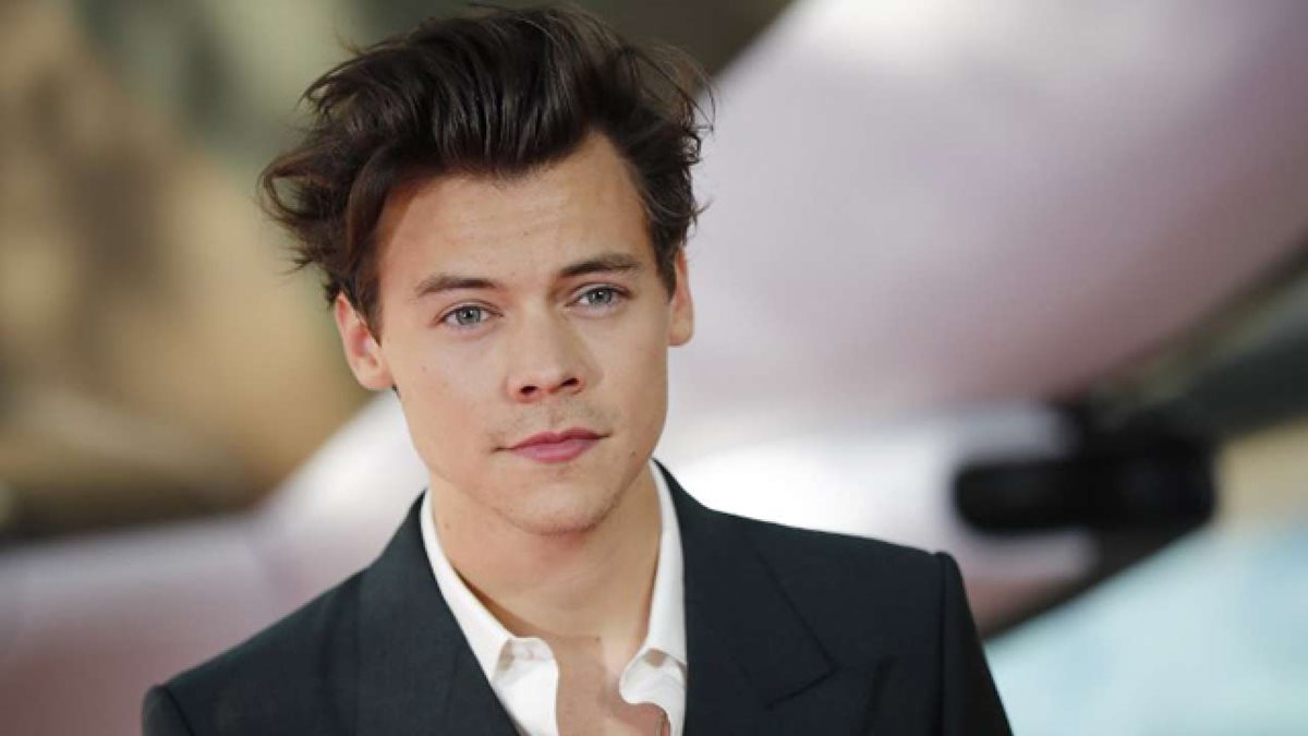 La orientación sexual de Harry Styles ha sido cuestionada constantemente. Incluso algunos medios especularon sobre un posible romance con otro de los integrantes de One Direction. (Foto Prensa Libre: AFP).