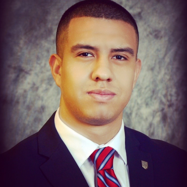 Jhonathan Morales está por graduarse en la Facultad de Derecho de la universidad de Charlotte.