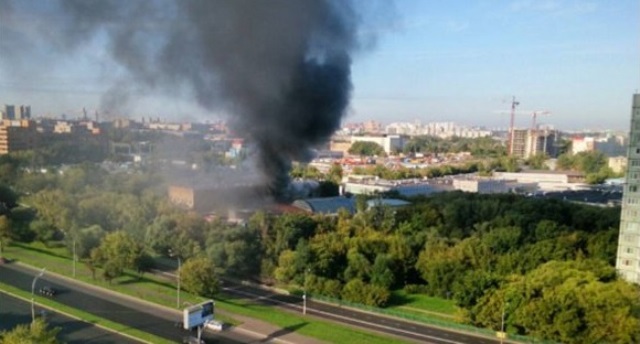 Diecisiete personas mueren en incendio en Moscú. (Foto Prensa Libre: EFE)