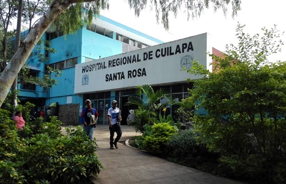 Pacientes del Hospital Regional de Cuilapa tendrán que esperar para ser atendidos. (Foto Prensa Libre: Gabriela López)
