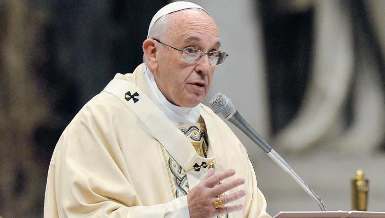 El papa Francisco en su homilía en la misa en el Vaticano. (Foto prensa LIbre:AFP)