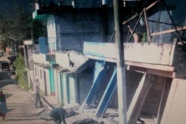 Una de las nueve viviendas afectadas por el deslizamiento de tierra en Tectitán, Huehuetenango. (Foto Prensa Libre: Bomberos Voluntarios)<br _mce_bogus="1"/>
