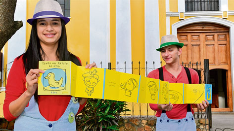 Mariela y Édgar regalan sonrisas a los niños que acuden a sus funciones. (Foto Prensa Libre: Archivo)