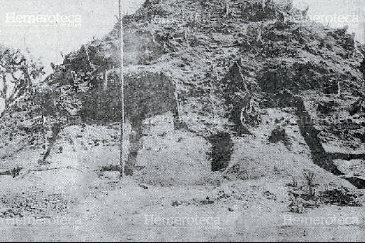 Vista parcial de la Gran Pirámide, monumento mayor del centro arqueológico denominado Mundo Perdido, al momento de su descombramiento y restauración en 1980. Foto: Hemeroteca PL