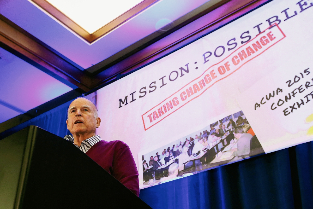 El gobernador  Jerry Brown habla sobre la orden para reducir el consumo de agua en California. (Foto Prensa Libre:AP)
