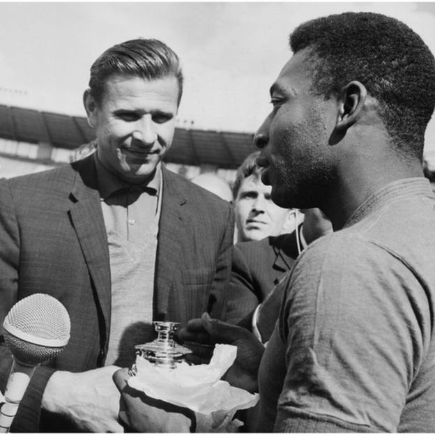 Lev Yashin y Pelé en 1965. GETTY IMAGES