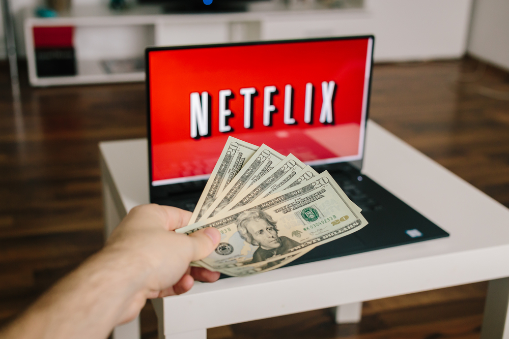 Netflix pasó de rentar películas para competir con Blockbuster, a adaptar su negocio a la creciente ola del Internet. (Foto Prensa Libre: Shutterstock)