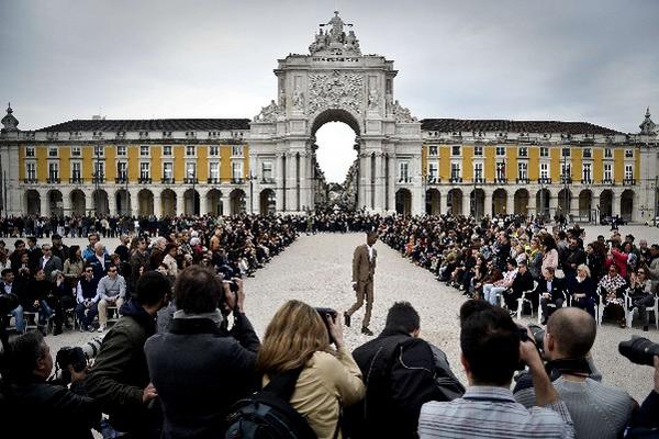 El Patio da Gale fue uno de los escenarios de la pasarela. (Foto Prensa Libre: AFP)