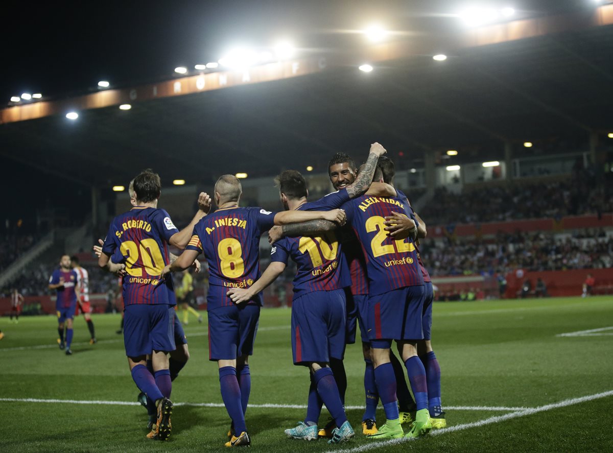 El Barcelona se ayudó de dos autogoles del Girona para golear en Montilivi. (Foto Prensa Libre: AP)