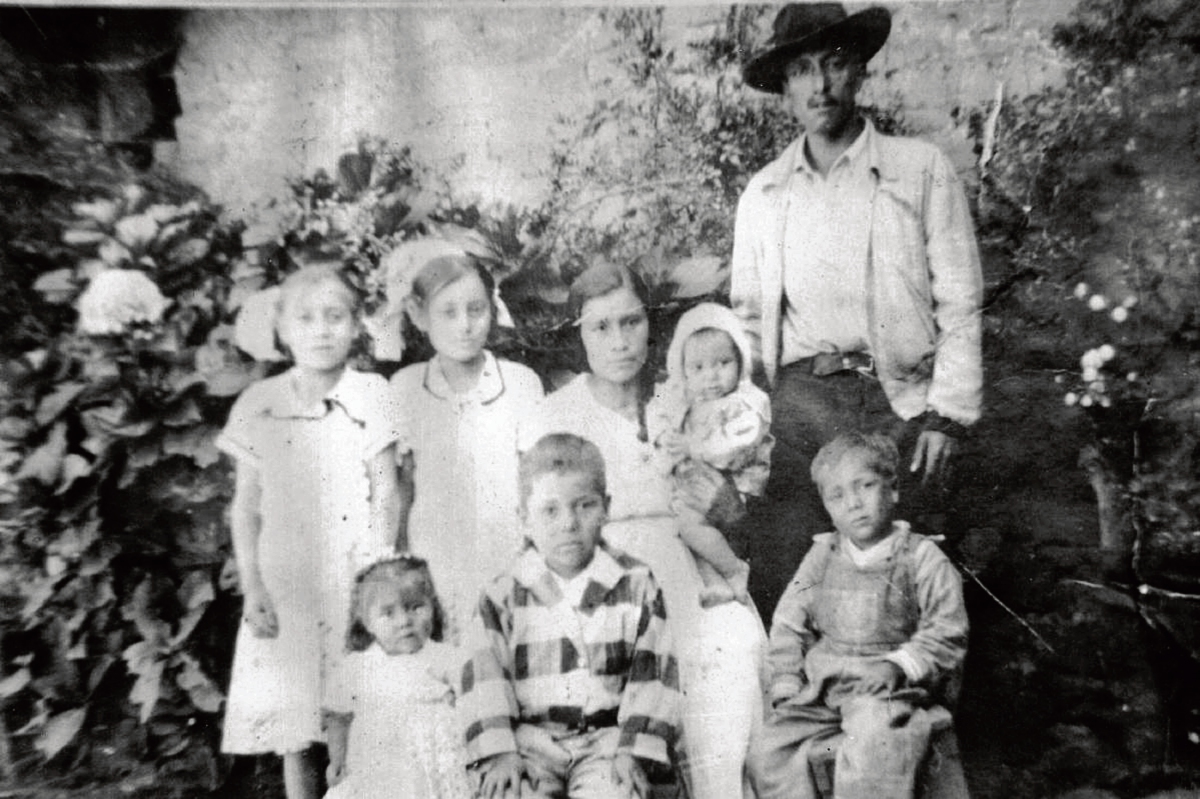 Familia Maroquín  Santos, de Zaragoza, a la que por varias generaciones han llamado los Jarros, por lo que el negocio familiar lleva ese nombre.