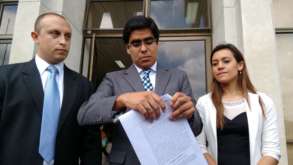 Organizaciones civiles presentaron amparo ante la Corte Suprema Justicia para que TSE no inscriba a candidatos no idóneos. Foto Prensa Libre: Paulo Raquec