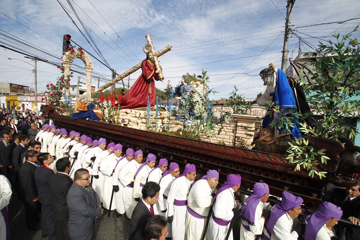 La procesión de Jesús Nazareno de las Angustias de la parroquia San José Obrero, zona 7, sale desde 1961. (Foto: Óscar Rivas)