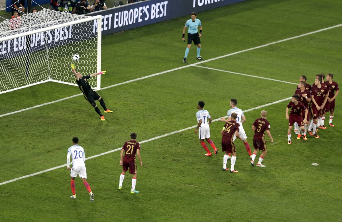Dier anota el gol de Inglaterra. (Foto Prensa Libre: AP)