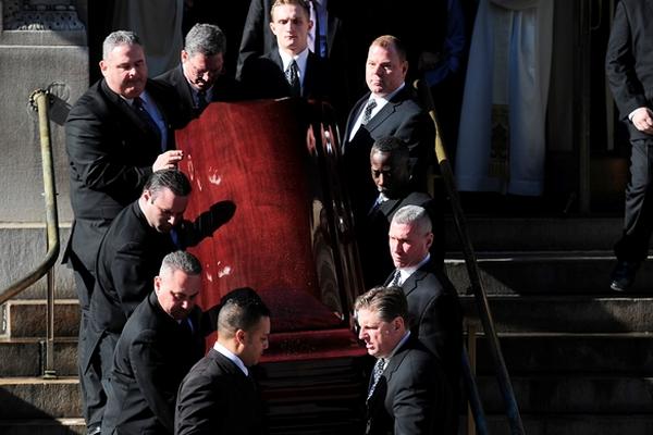 El funeral religioso se llevó a cabo en la iglesia católica San Ignacio de Loyola (FOTO PRENSA LIBRE: AFP).<br _mce_bogus="1"/>
