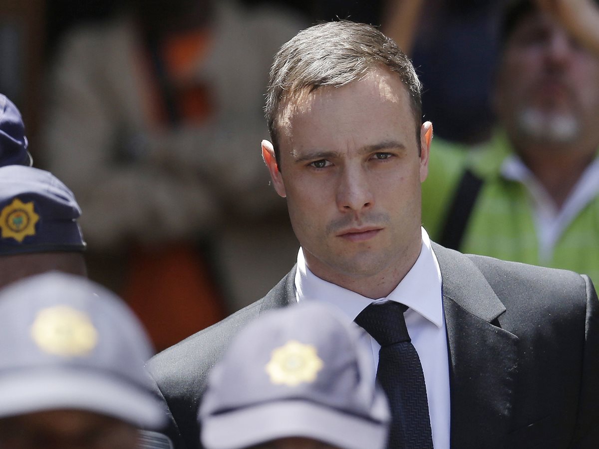Óscar Pistorius es acusado de haber asesinado a su novia Reeva Steenkamp. (Foto Prensa Libre: AP).