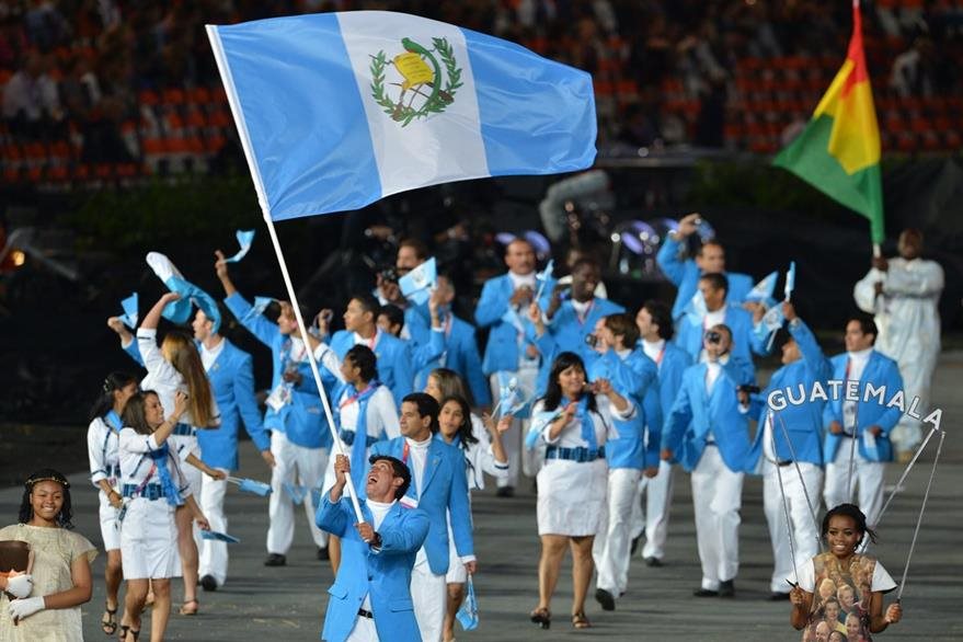 Delegación guatemalteca en la apertura de los Juegos Olímpicos de Londres 2012. (Foto: AFP)