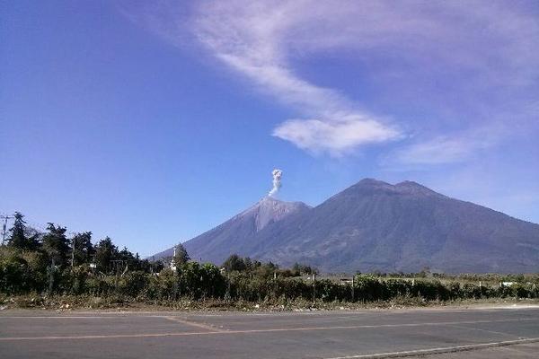 Vista del Volcán de Fuego desde Sacatepéquez. (Foto: HemerotecaPL)