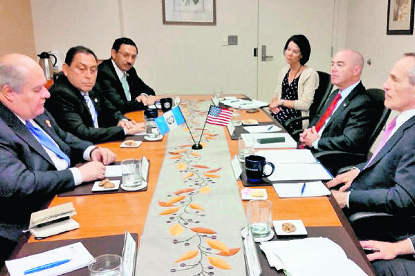 Autoridades de  Guatemala y EE. UU., durante la reunión en la capital estadounidense. (Foto Prensa Libre: Cortesía)
