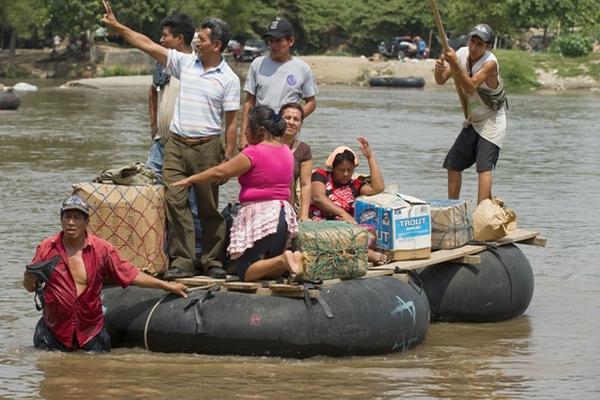Las deudas de los migrantes suelen traspasarse a sus familiares. (Foto Prensa Libre: Archivo)
