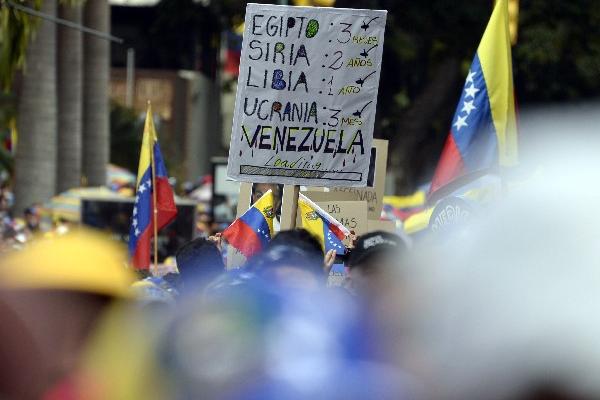 Protesta estudiantil contra el gobierno del presidente venezolano Nicolás Maduro en Caracas. (Foto Prensa Libre/AFP