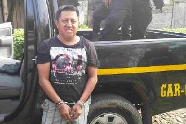 Capturan a presunto narcotraficante en la aldea El Sitio Catarina, San Marcos. (Foto Prensa Libre: PNC)