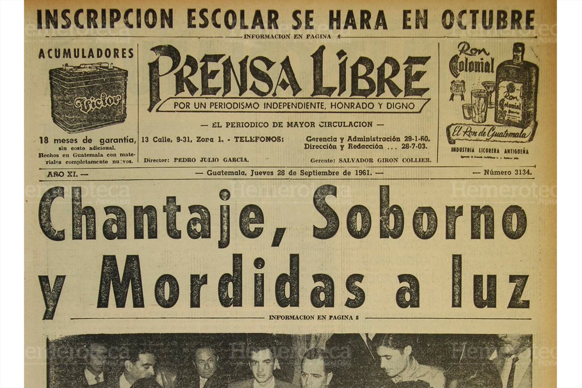 Portada de Prensa Libre del 28/9/1961 en cuya edición se dio a conocer el sonado caso del chantaje de las corcholatas. (Foto: Hemeroteca PL)