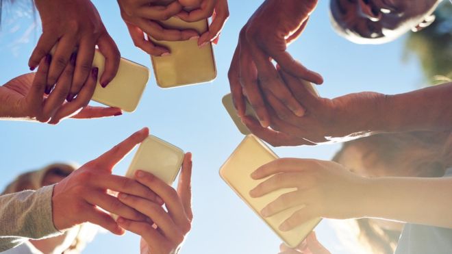 Usar el bluetooth es sencillo, pero implica ciertos riesgos. (GETTY IMAGES)