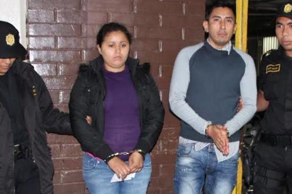 Cuatro centroamericanos obtuvieron su DPI falso a través de extrabajadores del Renap. (Foto Prensa Libre: PNC)