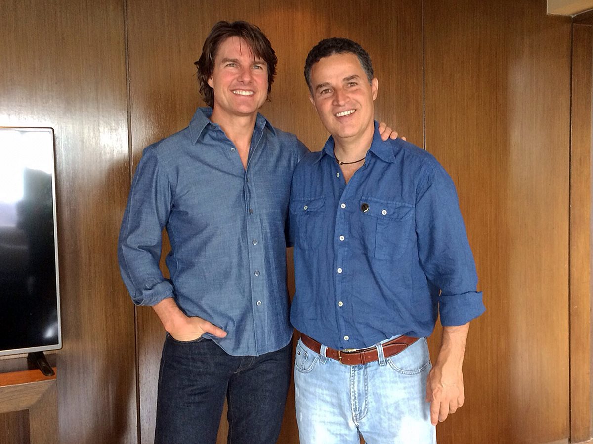 El actor estadounidense Tom Cruise junto al alcalde de Medellín Aníbal Gaviria. (Foto Prensa Libre: EFE)