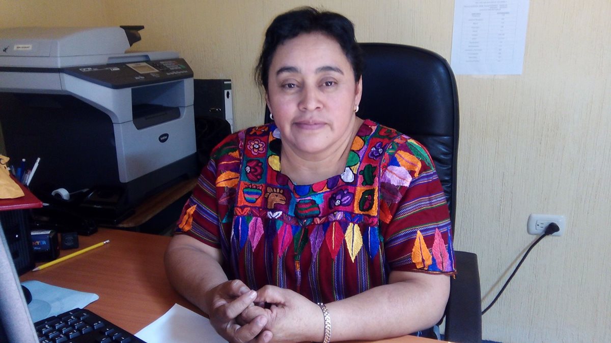 Rosa Elvira Colop García, exdelegada de la Demi en Quetzaltenango, fue destituida del cargo por supuestos cobros ilegales. (Foto Prensa Libre: María José Longo)