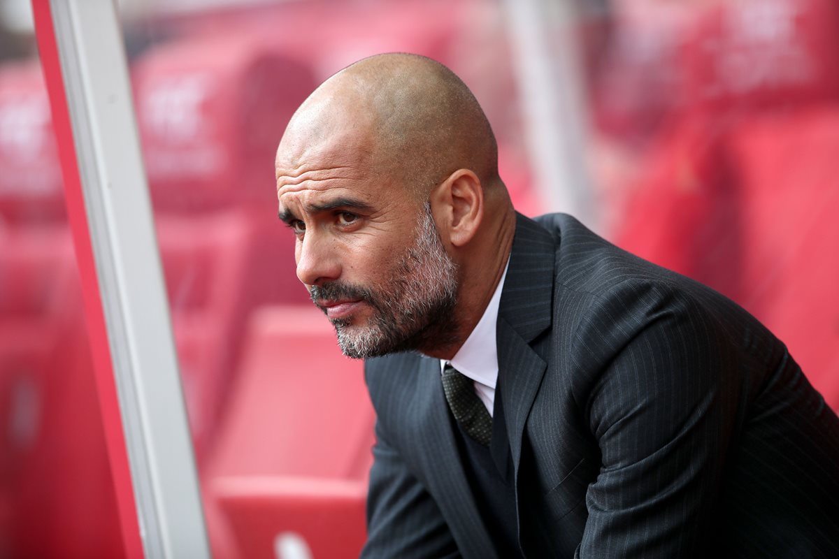 Pep Guardiola fue una de los principales razones por las que Bravo llegó al City. (Foto Prensa Libre: AP)