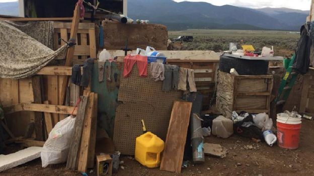 Los niños estaban viviendo en condiciones de miseria, sin agua fresca y con escasa comida. (AFP)